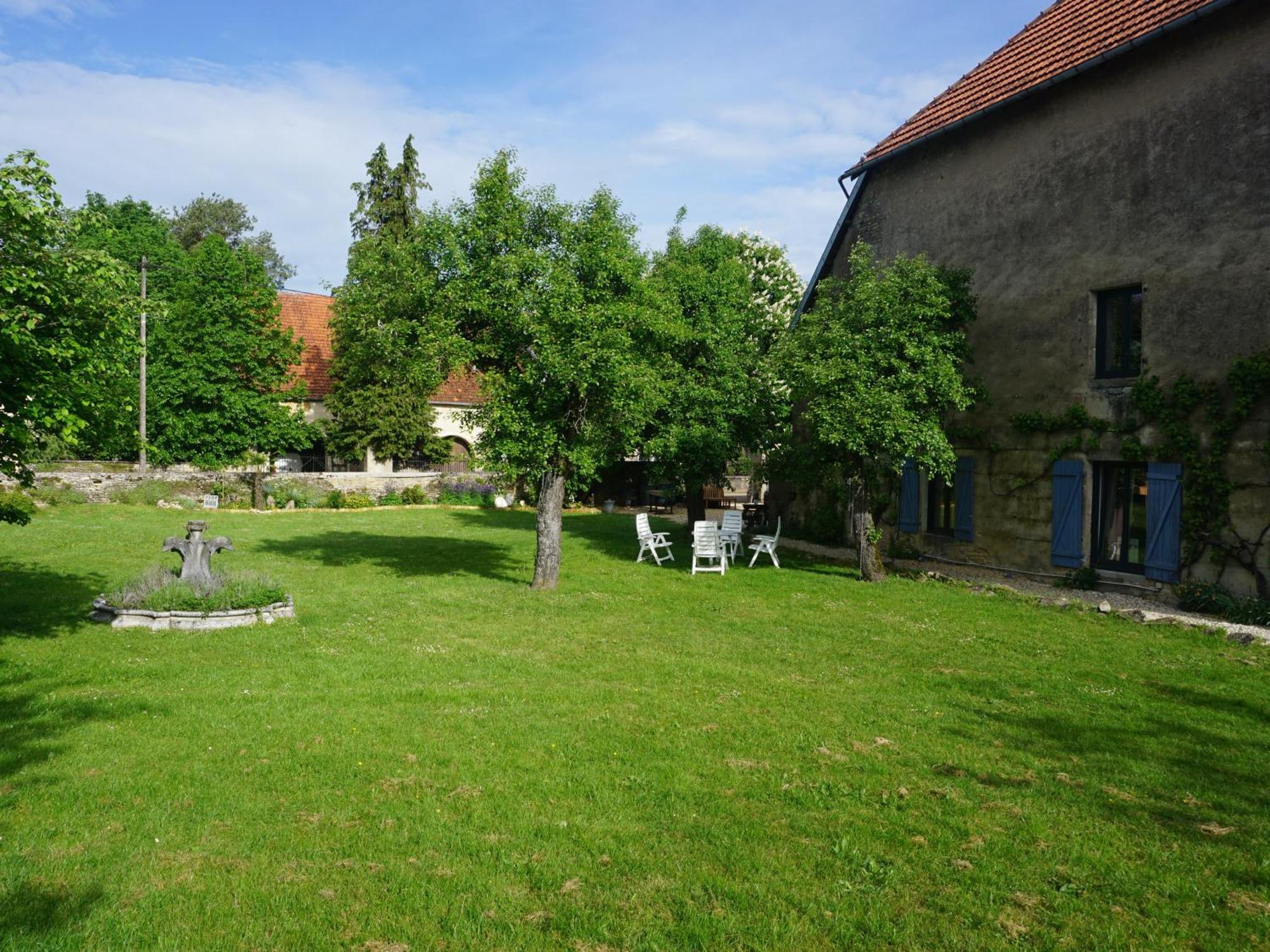 Chambre D'Hotes Juste-Confortable Fleurey-les-Lavoncourt Exterior photo