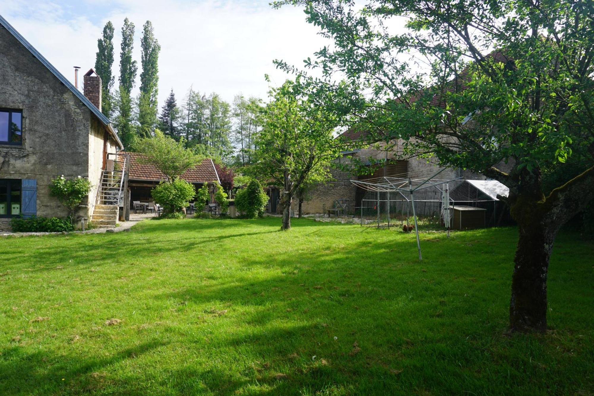 Chambre D'Hotes Juste-Confortable Fleurey-les-Lavoncourt Exterior photo